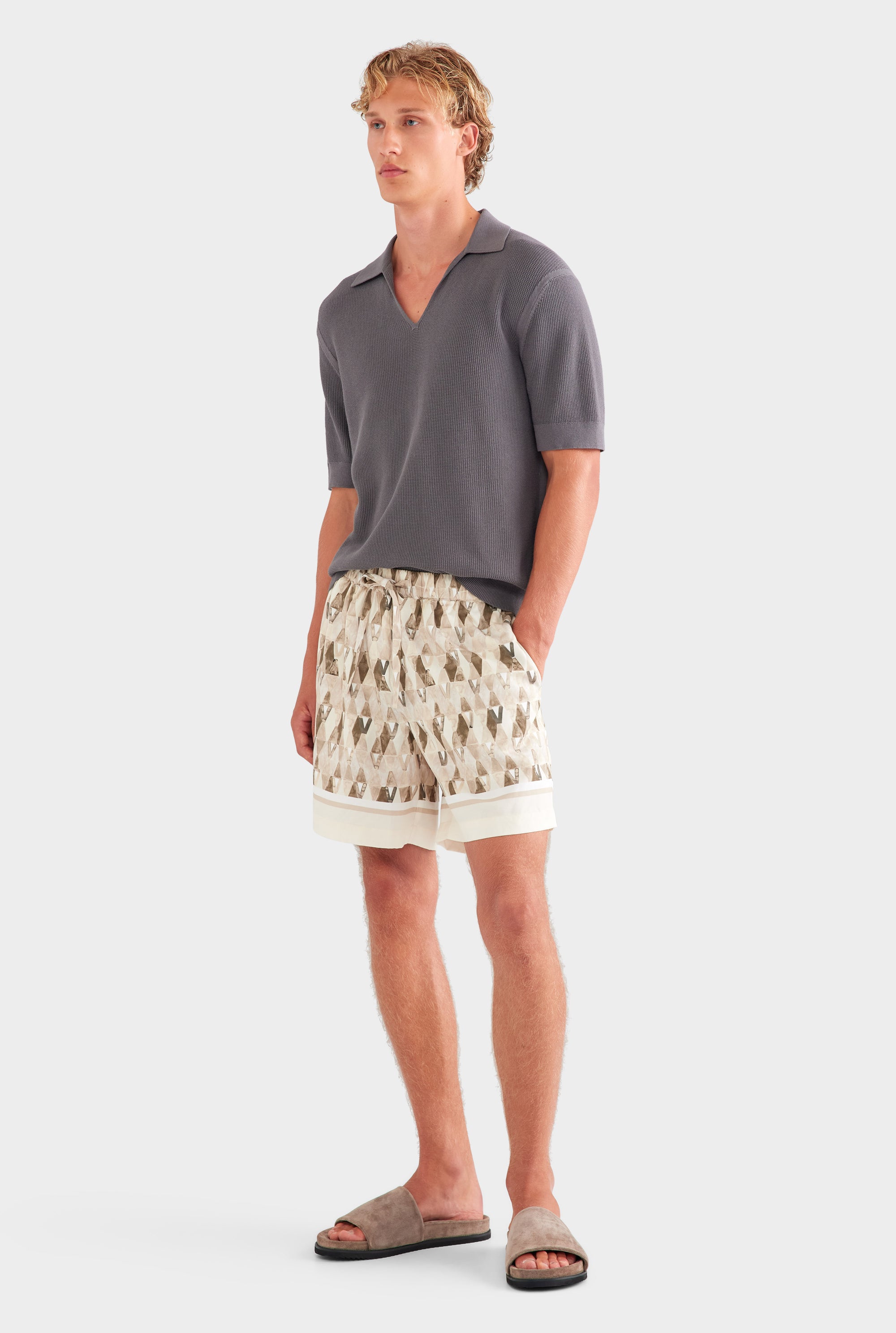 Relaxed Tencel Short - Beige Painted V Monogram