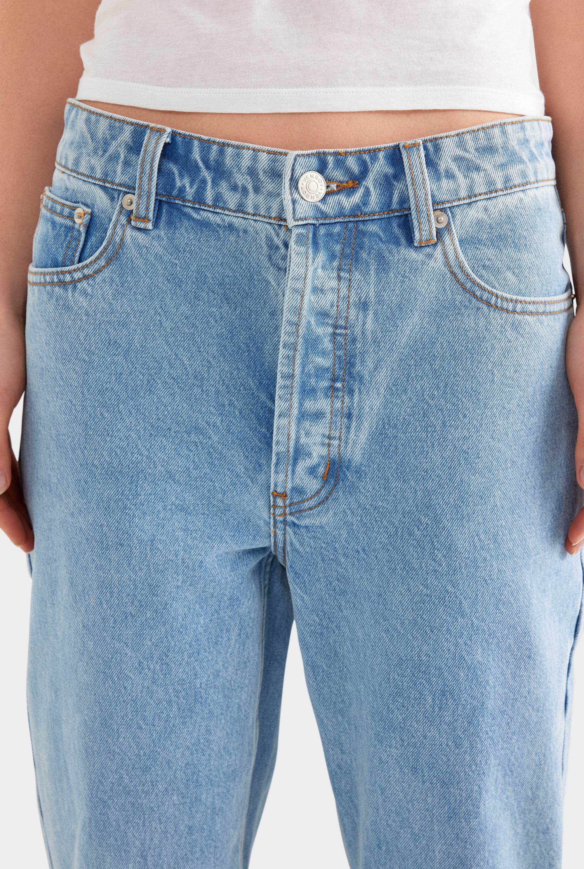 Straight Leg Jean - Light Blue