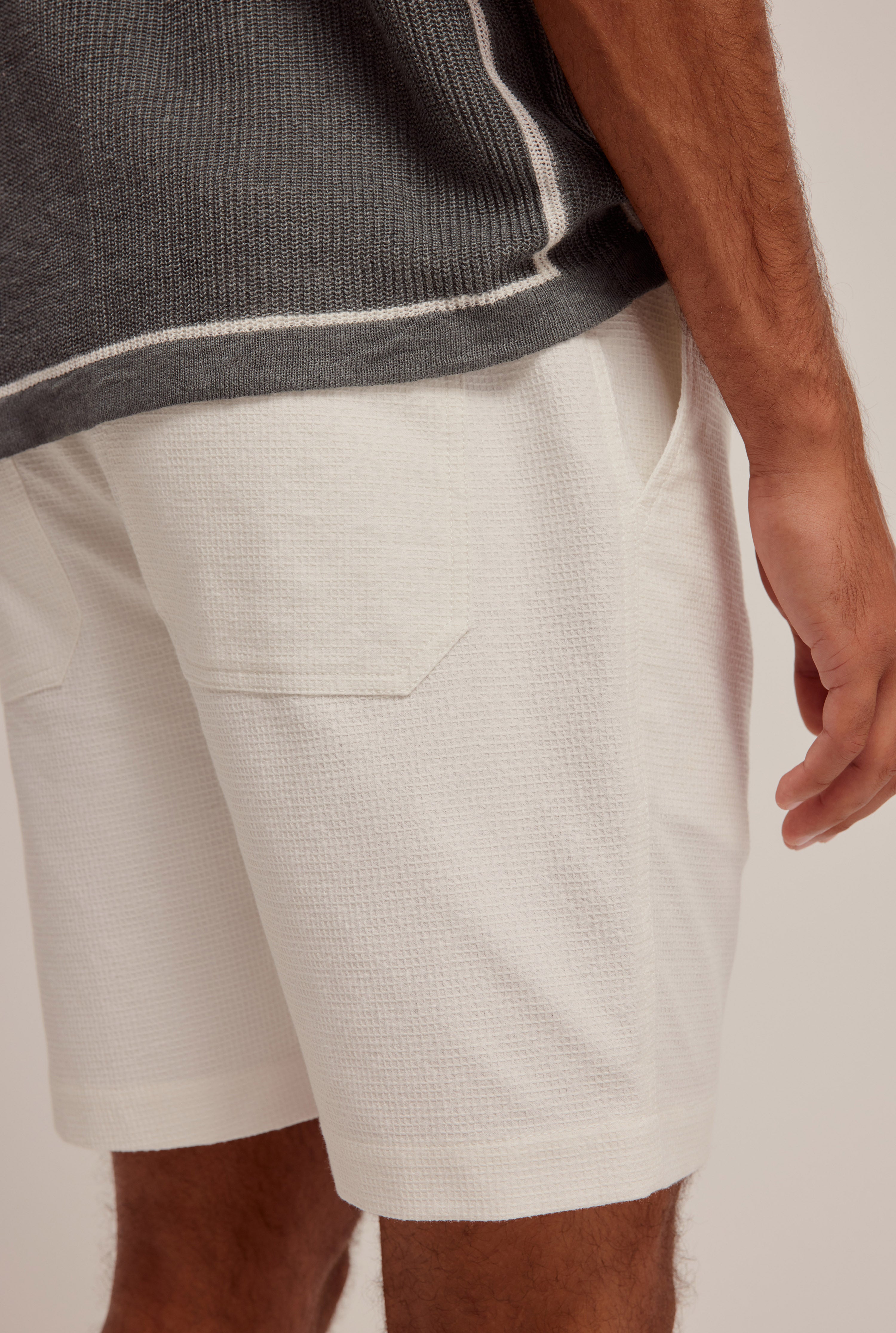 Textured Seam Detail Short - Off White