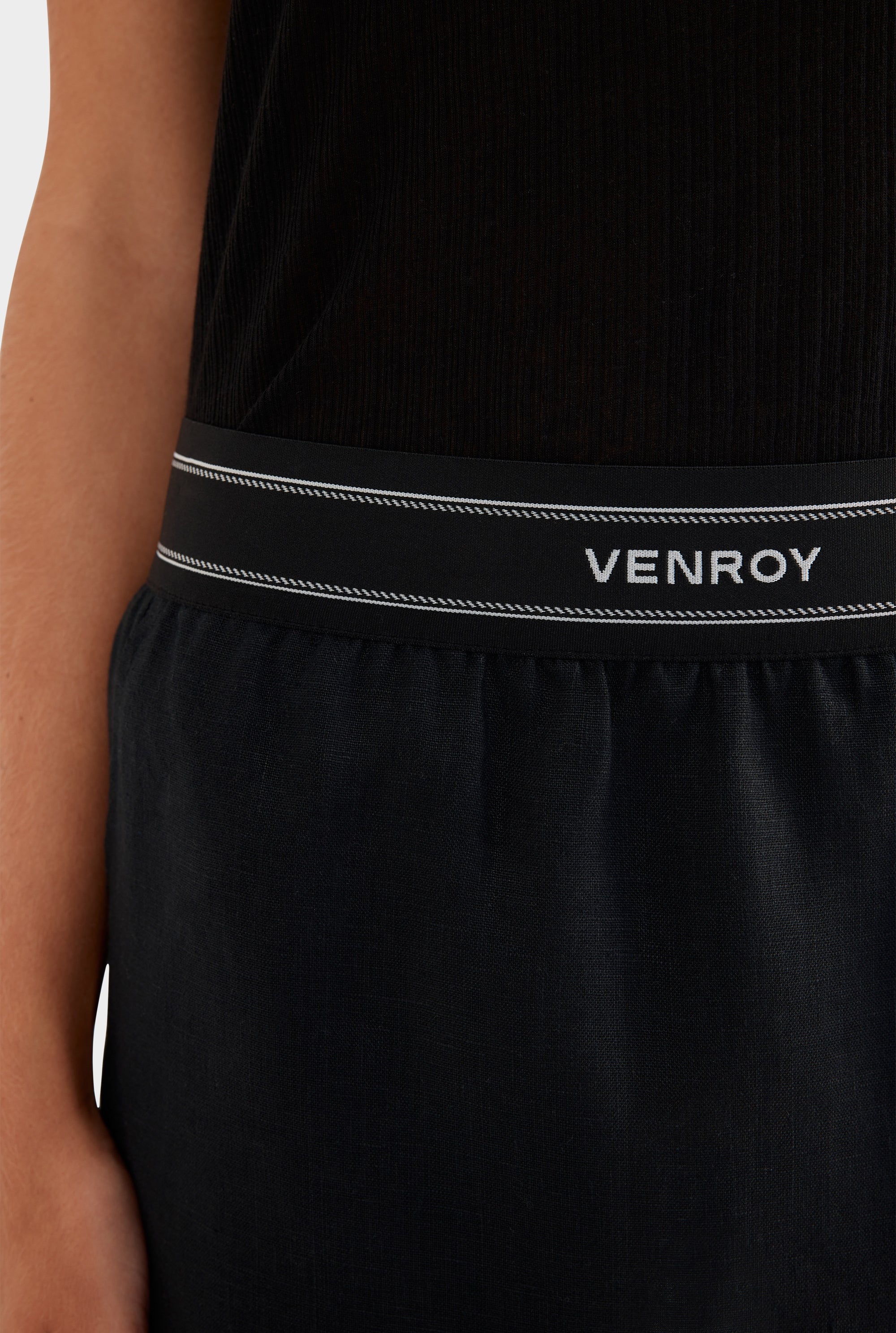 Lounge Skirt - Black/Venroy Logo