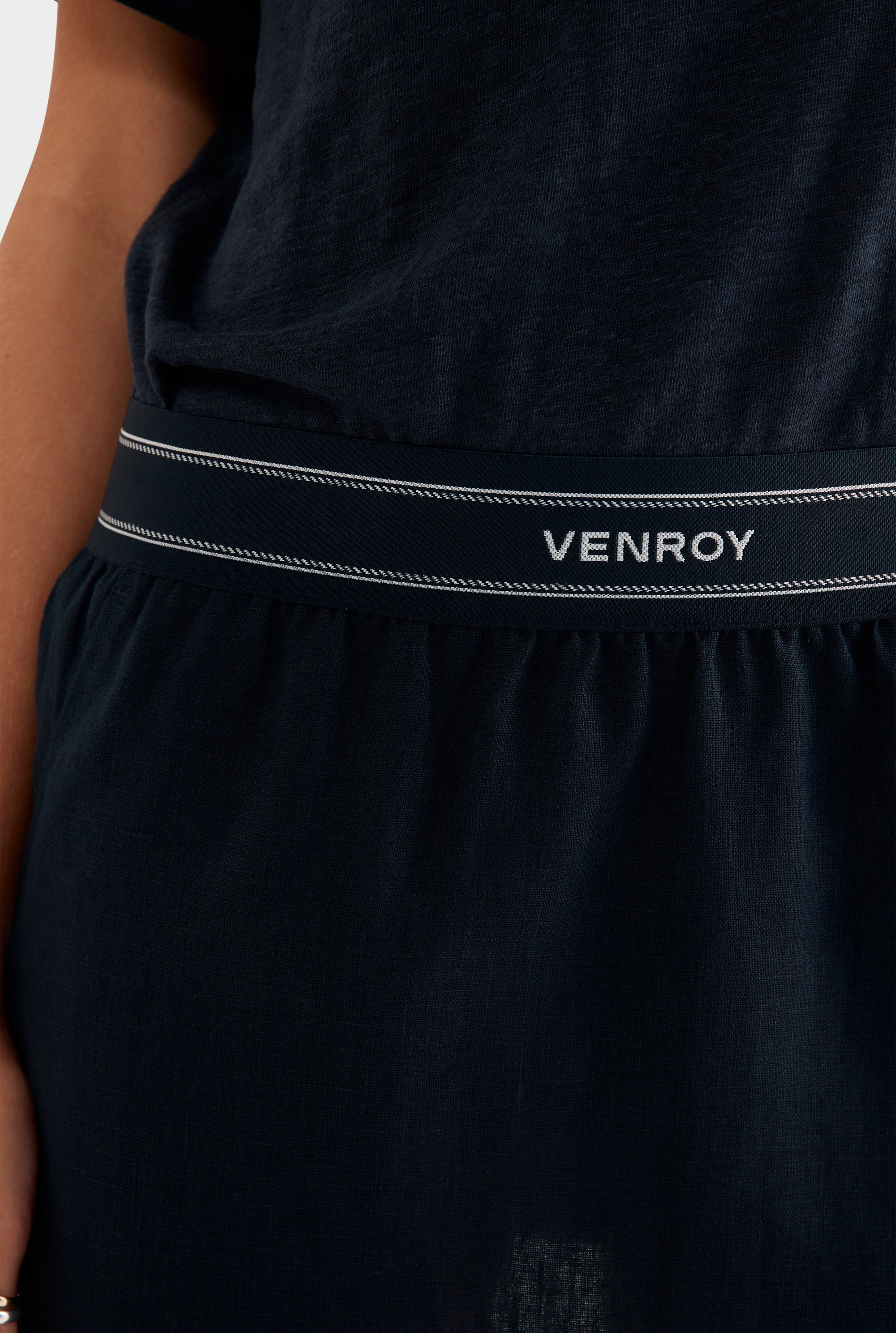 Lounge Skirt - Navy/Venroy Logo